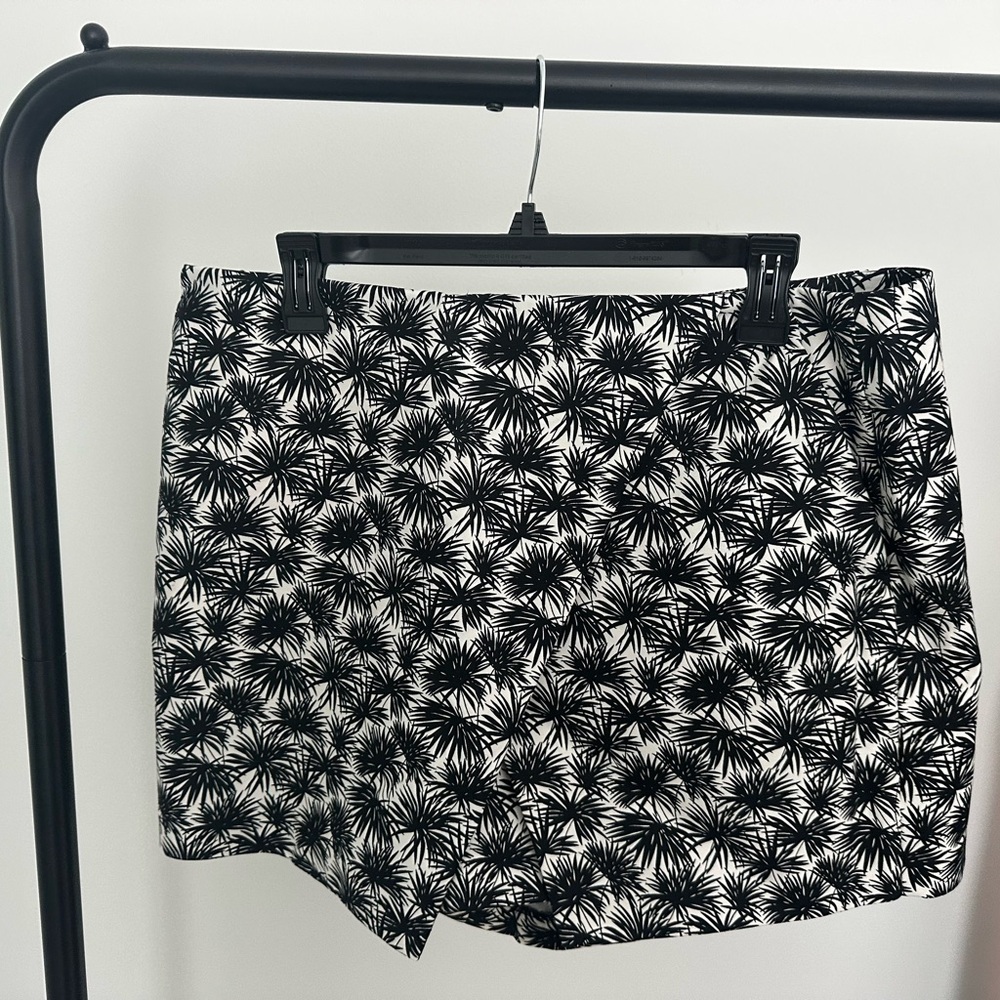 NWNT/Never Worn | Michael Kors Skort | 16 | Black & White